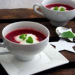 Rote-Beete-Suppe-mit-Wasabischaum_1