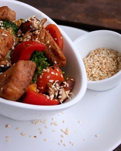 Wok-Gemüse mit Pute und Sesam