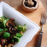 Feldsalat-mit-gebratenen-Champginons-und-Cashews1