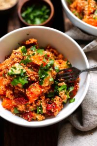 Lauwarmer Couscous-Salat mit getrockneten Tomaten