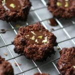 Saftige Schoko-Makronen mit dunklem Schokoladenkern