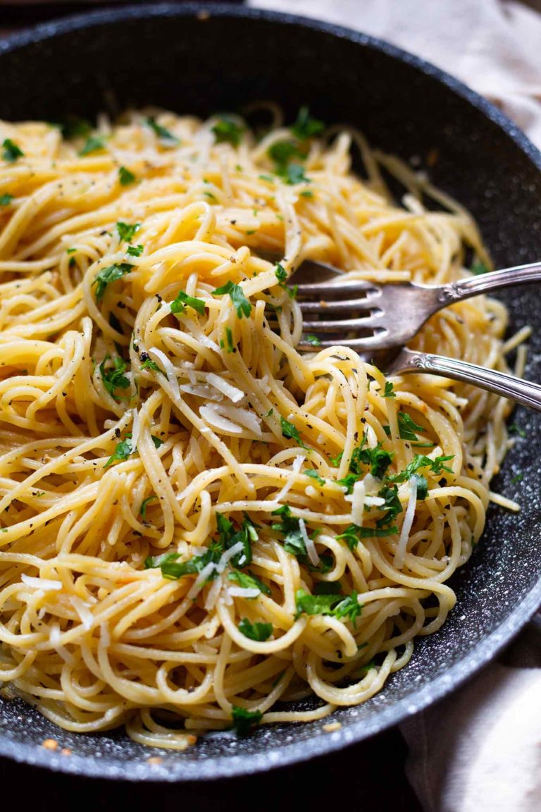 15-Minuten Pasta mit Knoblauch, Zitrone und Parmesan