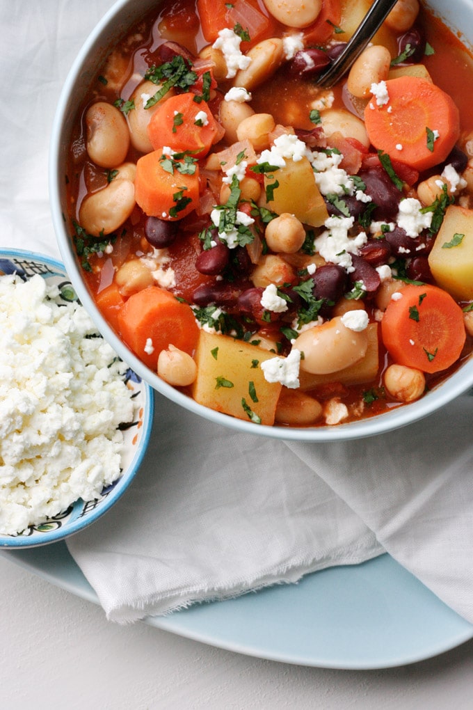 Kichererbsen-Bohnen-Stew mit Tomaten und Feta - Kochkarussell.com