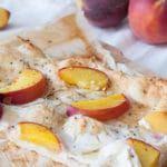 Schneller Flammkuchen mit Pfirsich, Ziegenkäse und Honig4