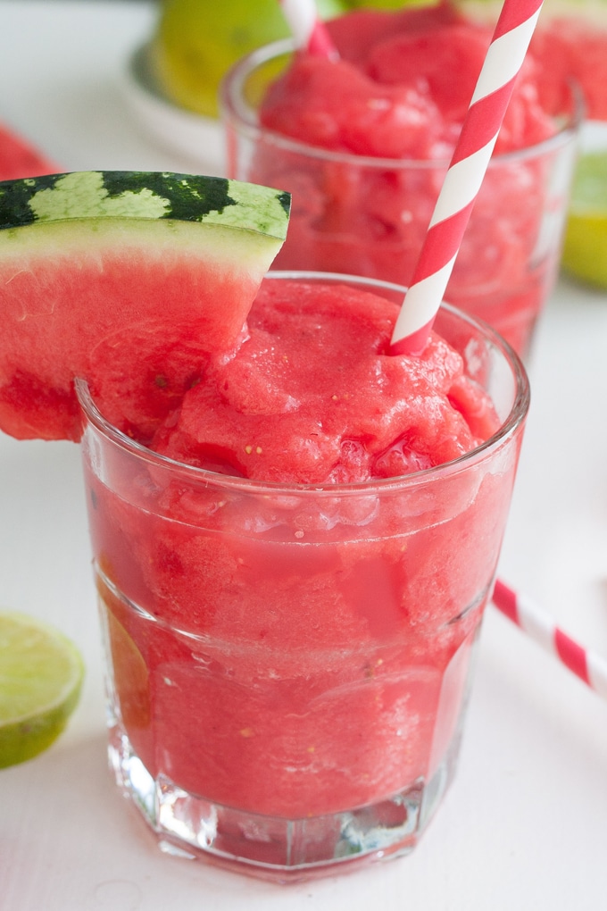 10 schnelle und einfache vegane Rezepte: Wassermelonen-Erdbeer-Slush - kochkarussell.com