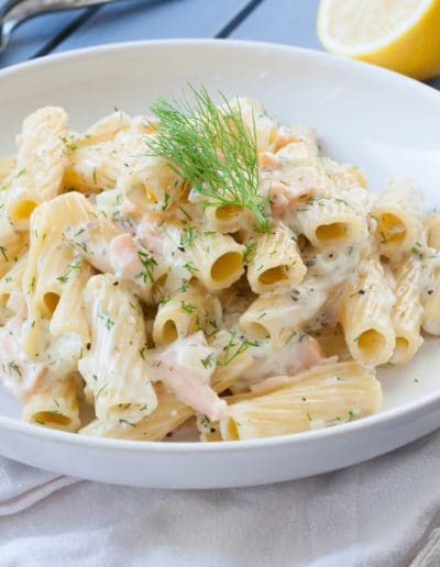 Pasta mit Frischkäse-Sauce und Räucherlachs
