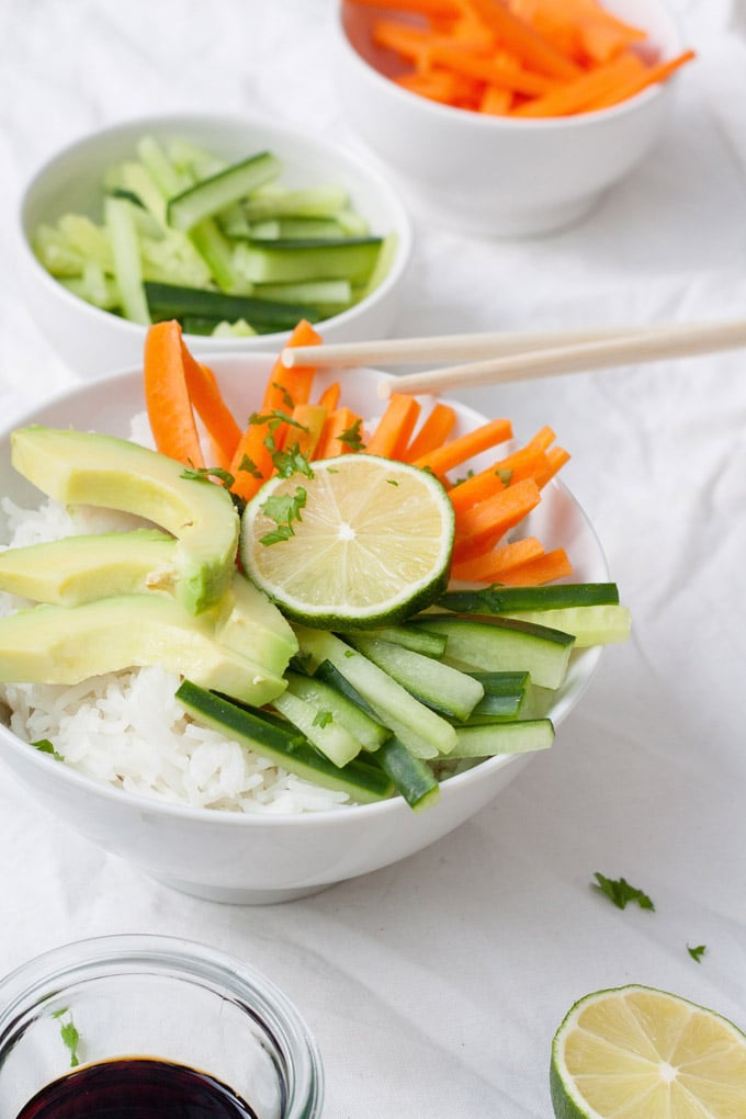 10 schnelle und einfache vegane Rezepte: Sushi Bowl - kochkarussell.com
