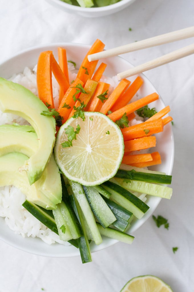 Vegane Sushi Bowl. Lecker wie Sushi, aber schnell und einfach gemacht - Kochkarussell.com