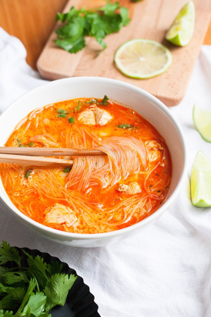 20-Minuten Thai Chicken Soup. Perfekt nach langen Arbeitstagen - Kochkarussell.com