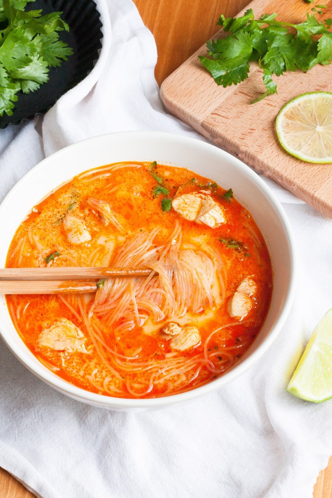20-Minuten Thai Chicken Soup. Herzhaft, würzig und extraschnell - kochkarussell.com