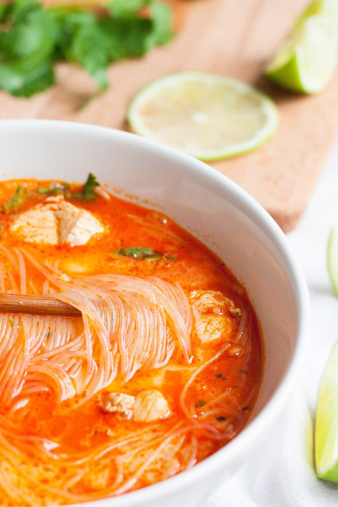 20-Minuten Thai Chicken Soup. Herzhaft, würzig und extraschnell - Kochkarussell.com