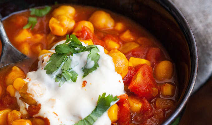 Kichererbsen-Stew mit Tomaten und Mais - Kochkarussell.com