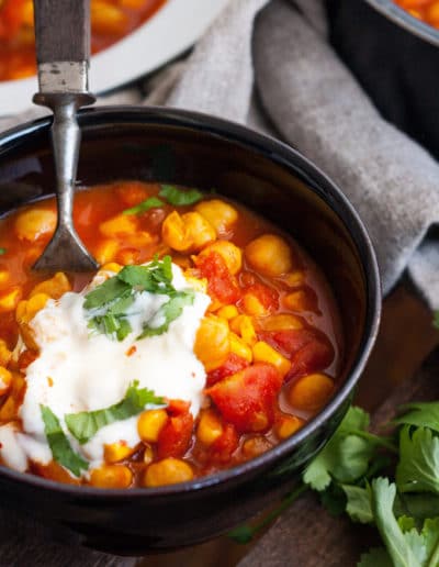 Kichererbsen-Stew mit Tomaten und Mais