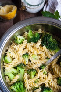 Brokkoli-Pasta mit Zitrone und Knoblauch