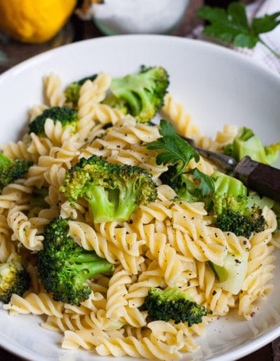 Brokkoli-Pasta mit Zitrone und Knoblauch