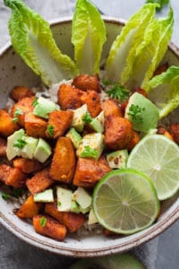 Buddha Bowl mit gerösteten Süßkartoffeln