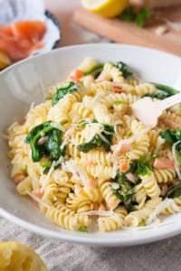 One Pot Pasta mit Spinat und Räucherlachs