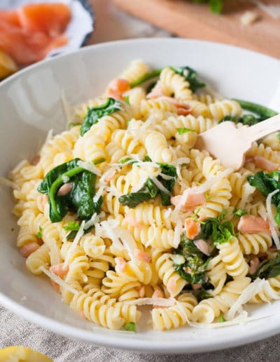 One Pot Pasta mit Spinat und Räucherlachs