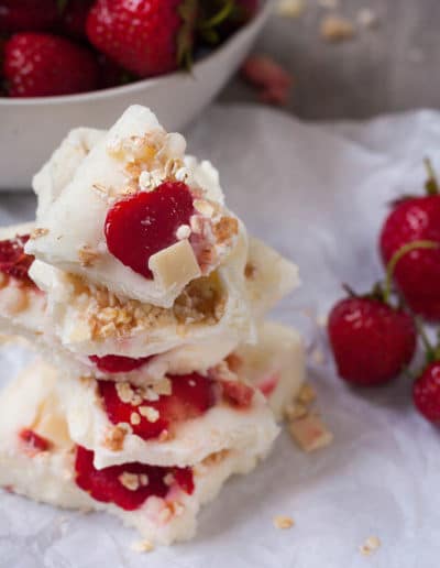 Erdbeer-Knuspermüsli Frozen Yogurt Bark