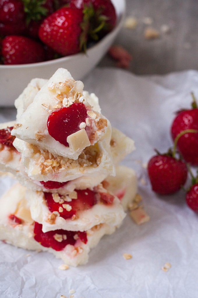 Erdbeer-Knuspermüsli Frozen Yogurt Bark