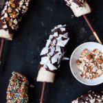 Gefrorene Schoko-Banane am Stiel aus drei Zutaten Rezept
