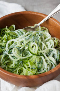 5-Minuten Gurken-Spaghetti mit Joghurt, Zitrone und Dill