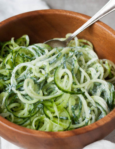 5-Minuten Gurken-Spaghetti mit Joghurt, Zitrone und Dill