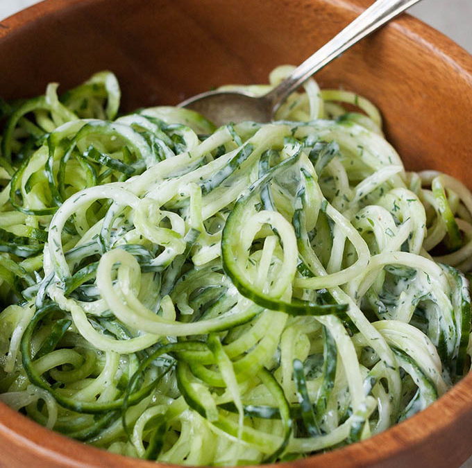 5-Minuten Gurken-Spaghetti mit Joghurt, Zitrone und Dill