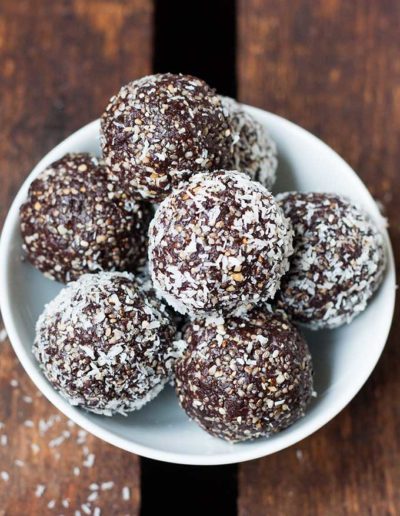 Schnelle No Bake Schoko-Erdnuss Energy Bites