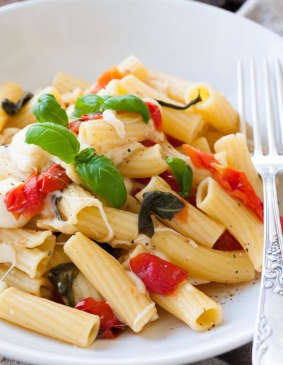 One Pot Pasta mit Tomaten und Mozzarella