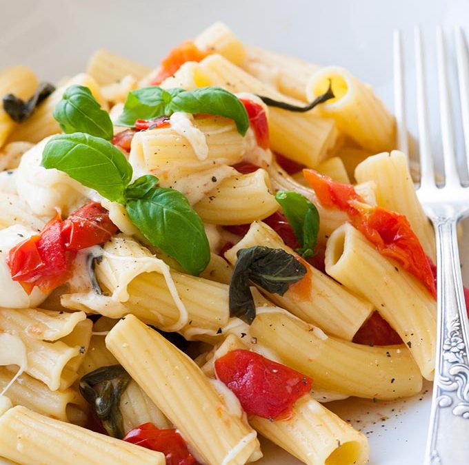 One Pot Pasta mit Tomaten und Mozzarella