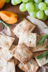 Einfache Rosemary Sea Salt Cracker