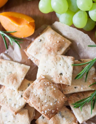 Einfache Rosemary Sea Salt Cracker