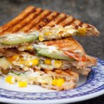 Sommerliches Gemüse-Sandwich mit gegrillten Zucchini und Feta Rezept