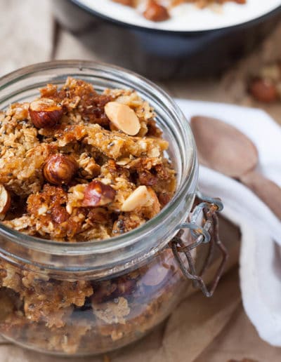 Ahornsirup-Knuspermüsli mit Nüssen und Meersalz – schnell, einfach und verdammt gut
