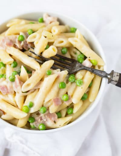 One Pot Pasta mit Schinken-Sahne-Sauce