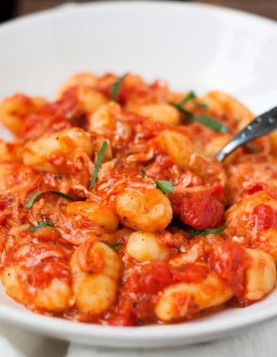 15-Minuten Gnocchi mit Tomatensauce und Mozzarella