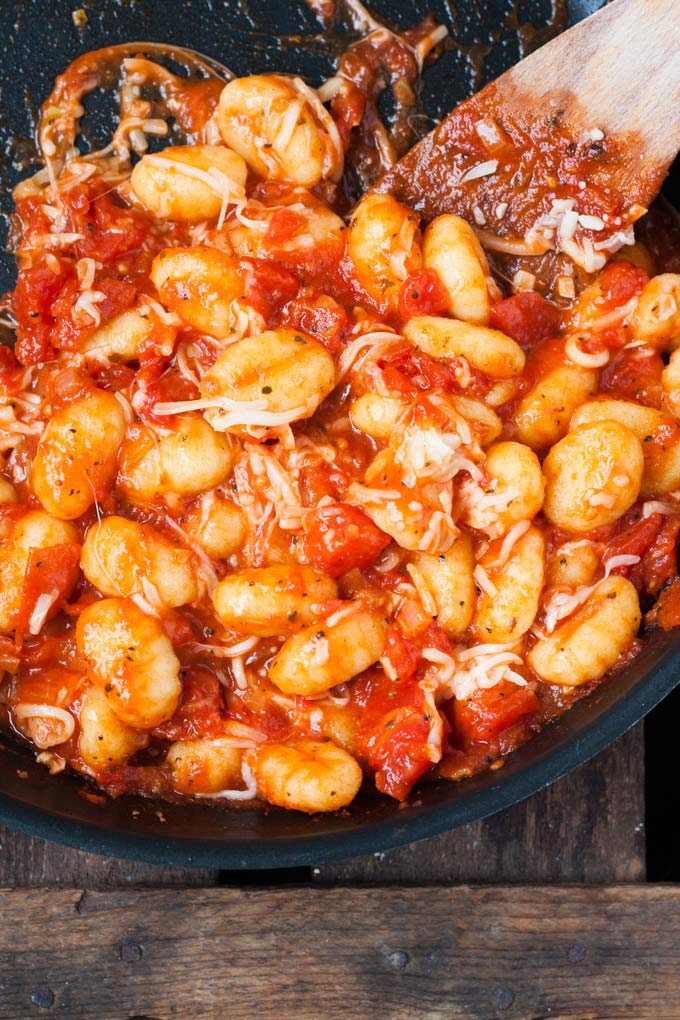 15-Minuten Gnocchi mit Tomatensauce und Mozzarella