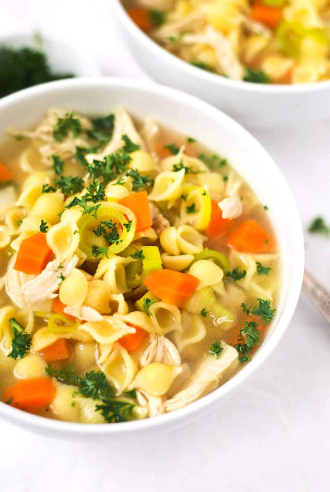 Schneller Hühnersuppe. 15 schnelle und einfache Suppen- und Eintopfrezepte. Kochkarussell - dein Foodblog für schnelle und einfache Feierabendküche.