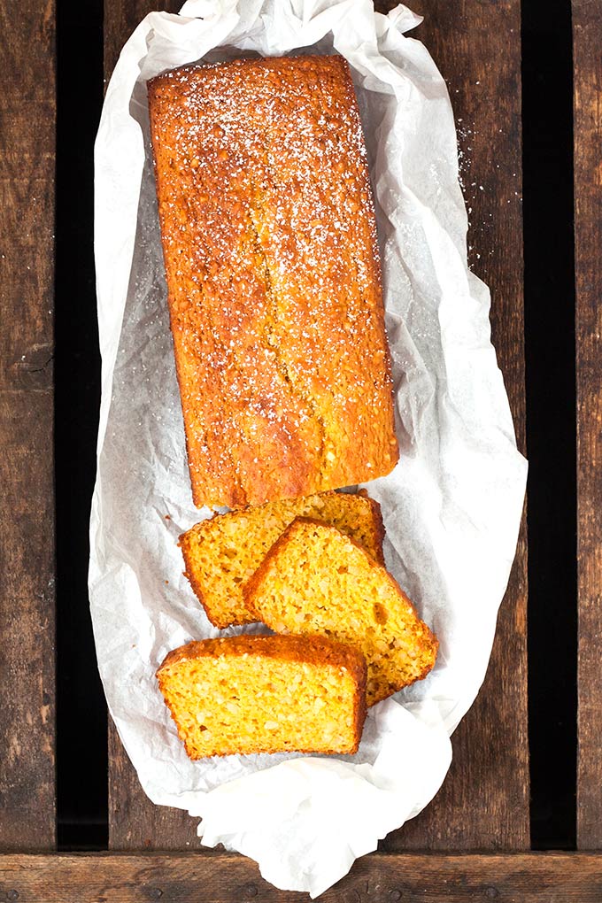 Werbung. Saftiger Karottenkuchen mit Apfelmus. Schnell, leichter und unglaublich lecker - Kochkarussell.com
