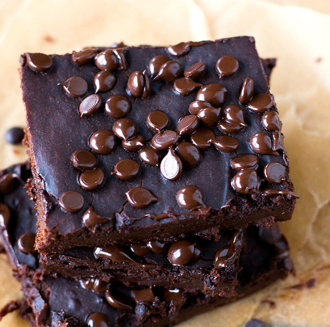 Süßkartoffel-Brownies mit Erdnussbutter aus dem Mixer