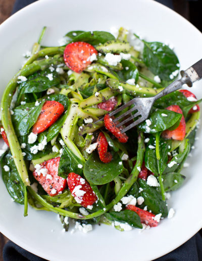 Spargel-Erdbeer-Salat mit Feta