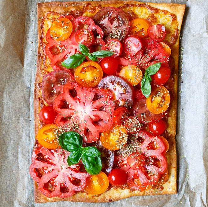 Blätterteig-Tarte mit Tomaten und Mozzarella (5 Zutaten!)