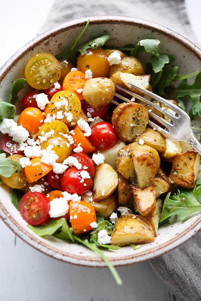 Italienische Kartoffel-Power-Bowl mit Knoblauch-Olivenöl-Dressing - Kochkarussell.com