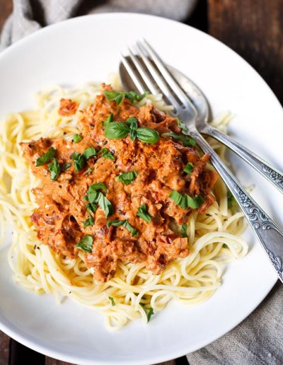 Nudeln mit Frischkäse-Tomaten-Sauce