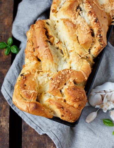 Knoblauch-Käse-Zupfbrot
