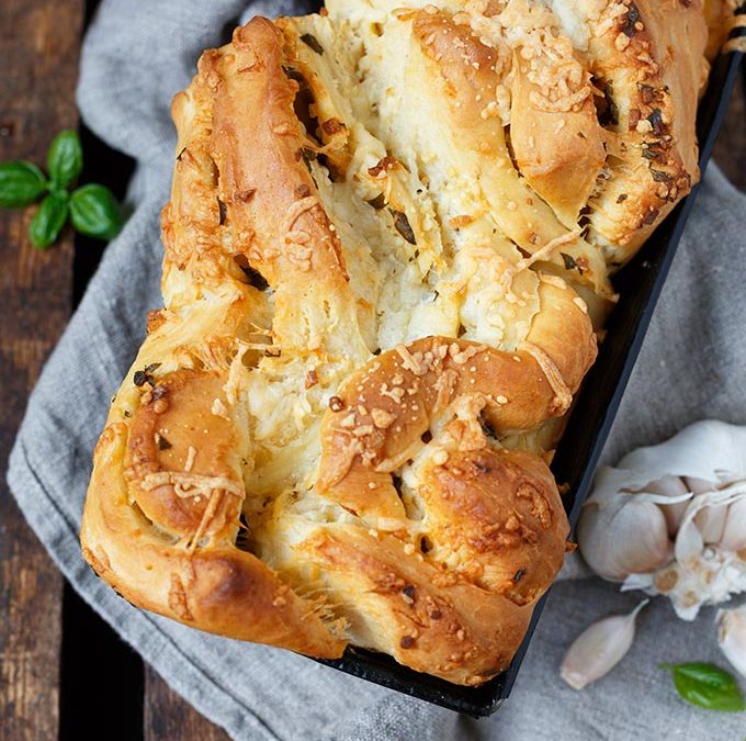 Knoblauch-Käse-Zupfbrot – Herzhaft und unglaublich gut!