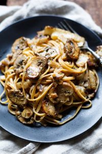 Pasta mit Pilz-Sahne-Sauce und Fenchel