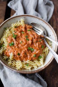 Pasta mit Makrelen-Tomatensauce