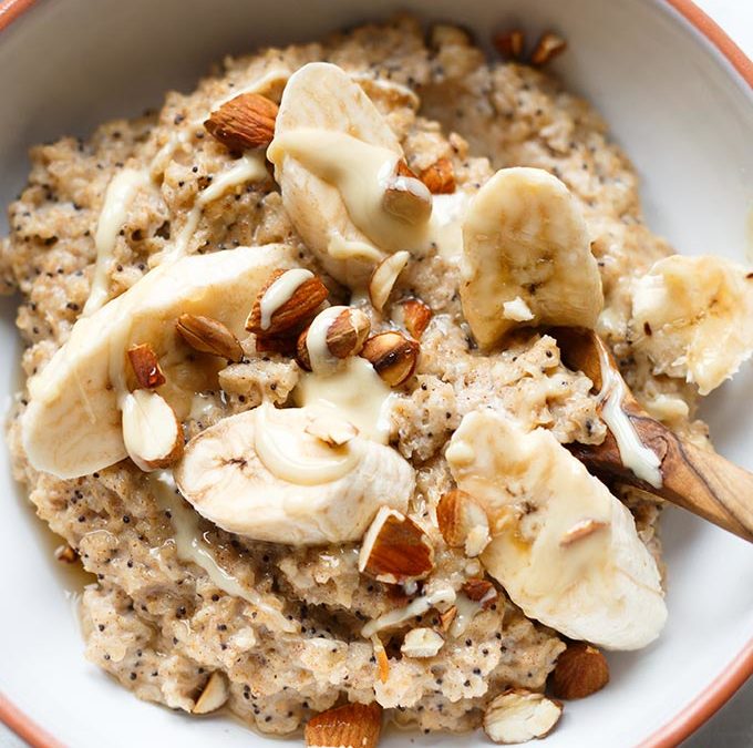 Bananen-Zimt-Porridge mit Ahornsirup